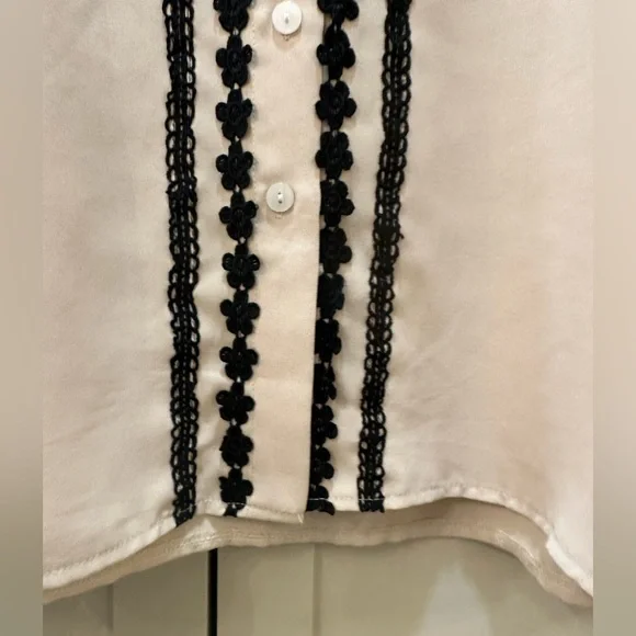 Versona Elegant Cream Blouse with Black Detailing- L - Picture 4 of 9